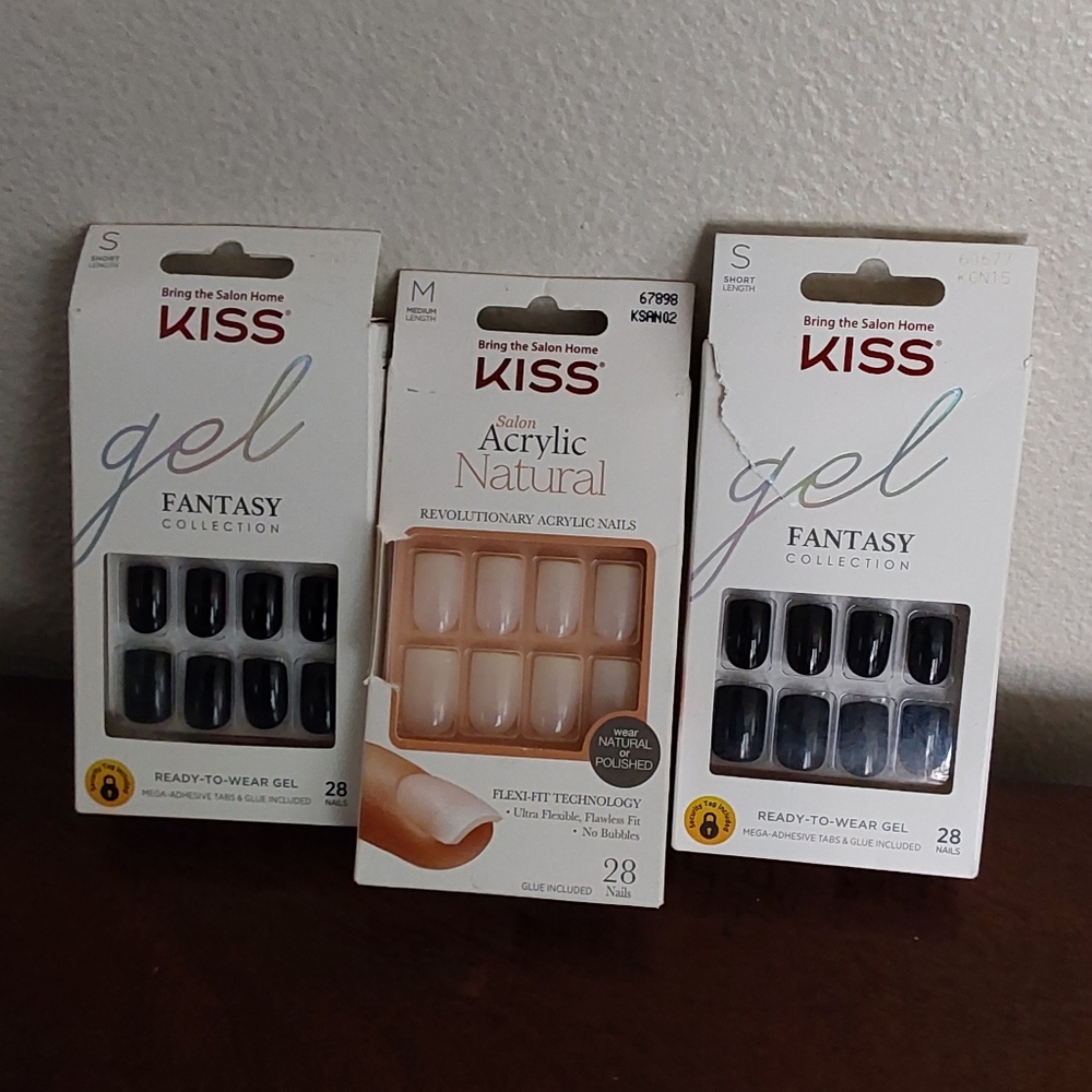 KISS Press-On Nail Trio in Black and Nude Shades